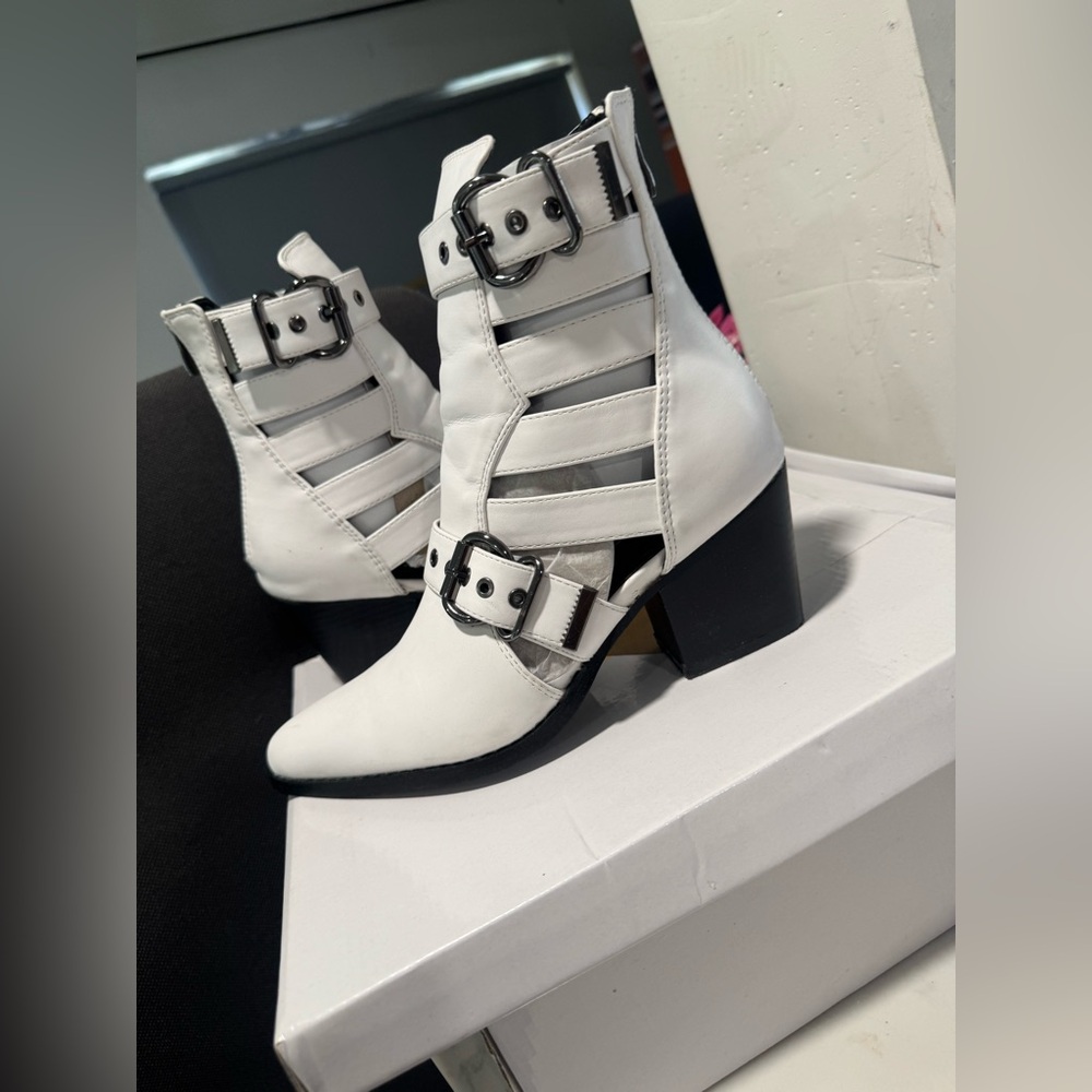 ARIDER GIRL White Buckle Ankle Boots - Picture 7 of 9